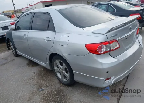 2011 Toyota Corolla S z USA, uszkodzony, nr VIN 2T1BU4EE2BC720112